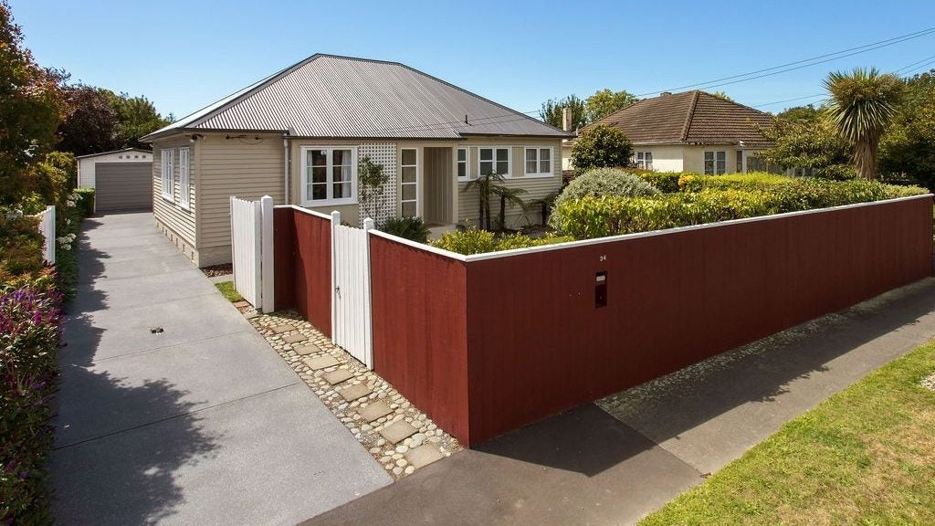 34 Pitcairn Crescent, Bryndwr, Christchurch - Carousel 1