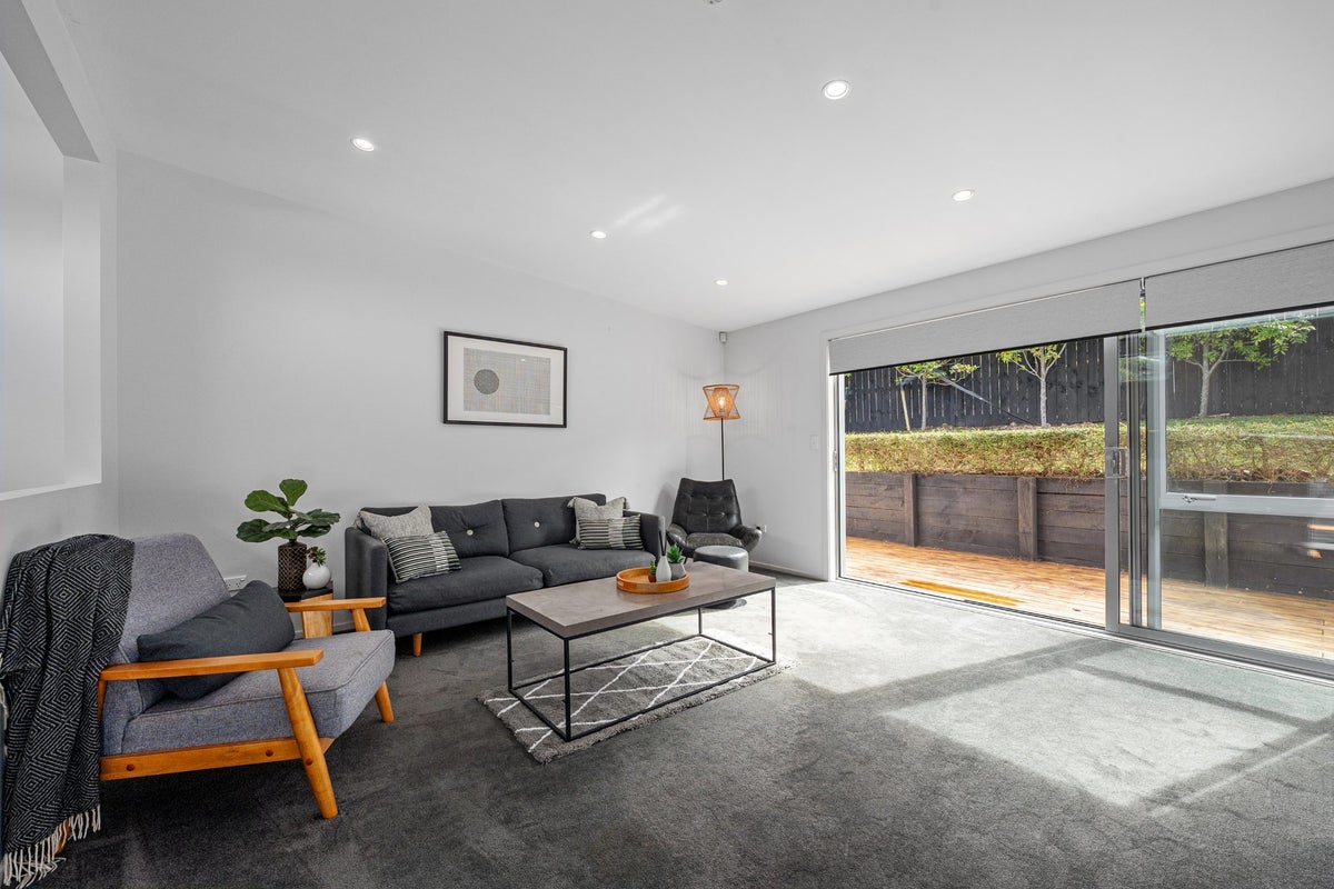 21 King Richard Place, Browns Bay, Auckland - Carousel 21