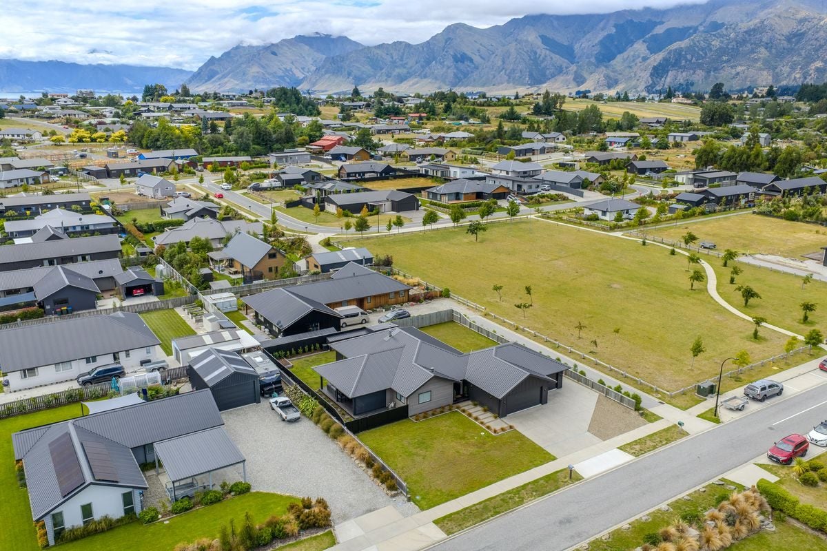 7 Dingle ST, Hawea, Lake Hawea - Carousel 2