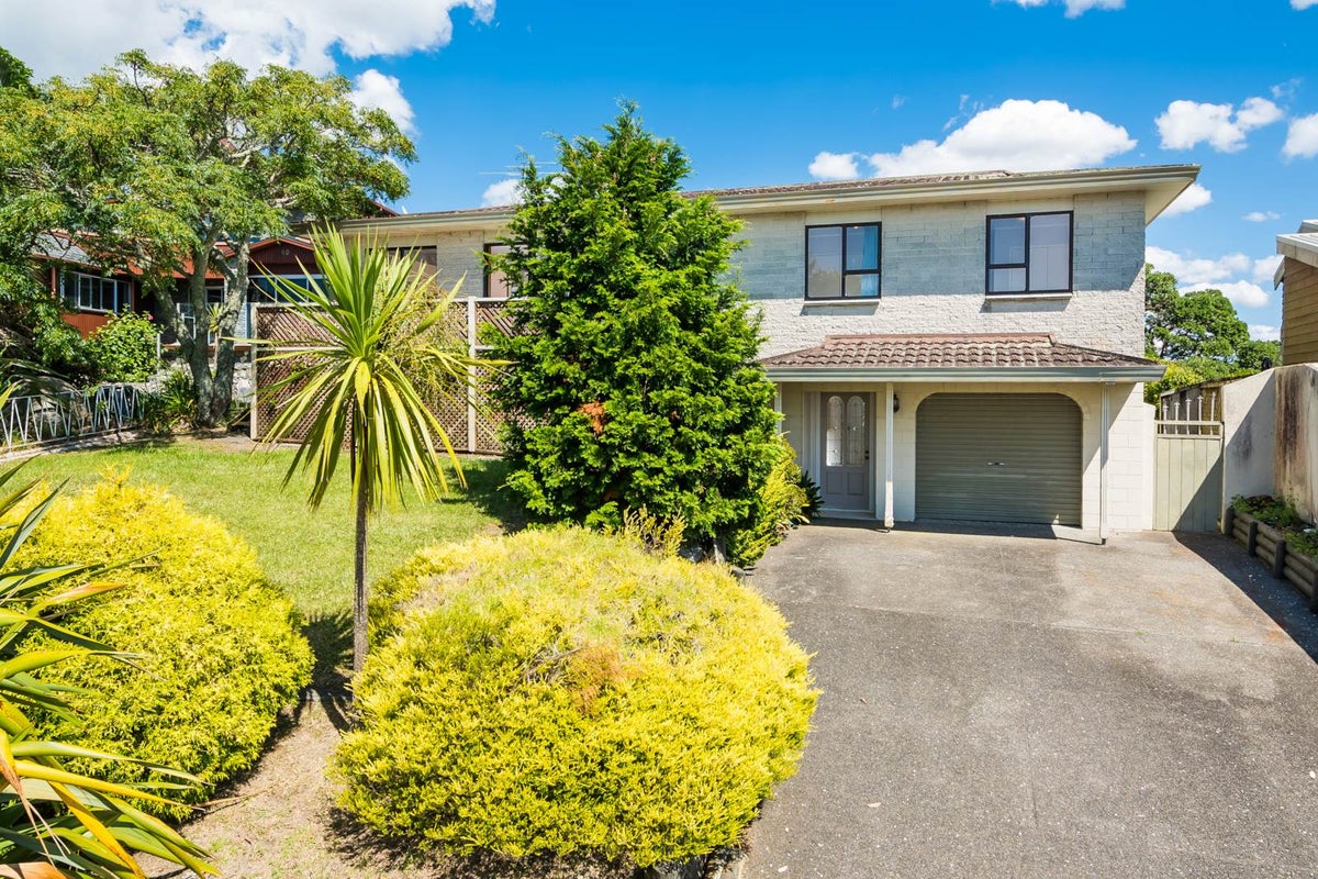 42 Ardern Avenue, Stanmore Bay, Whangaparaoa - Carousel 1