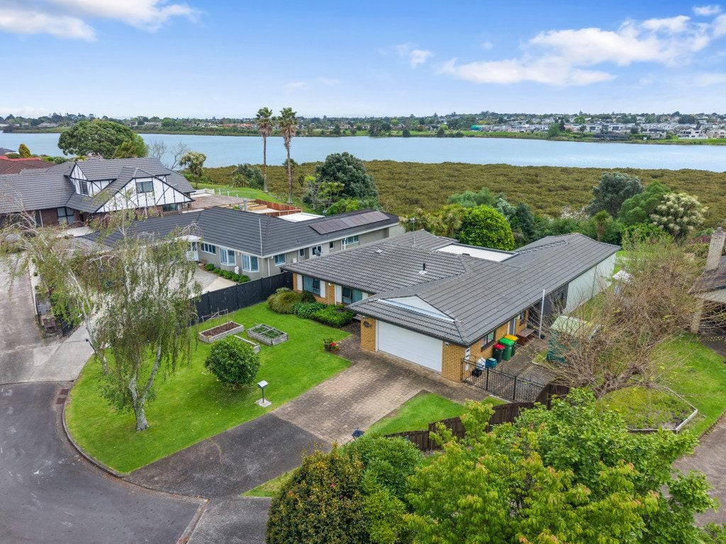 7 Chica Place, Conifer Grove, Takanini - Carousel 2