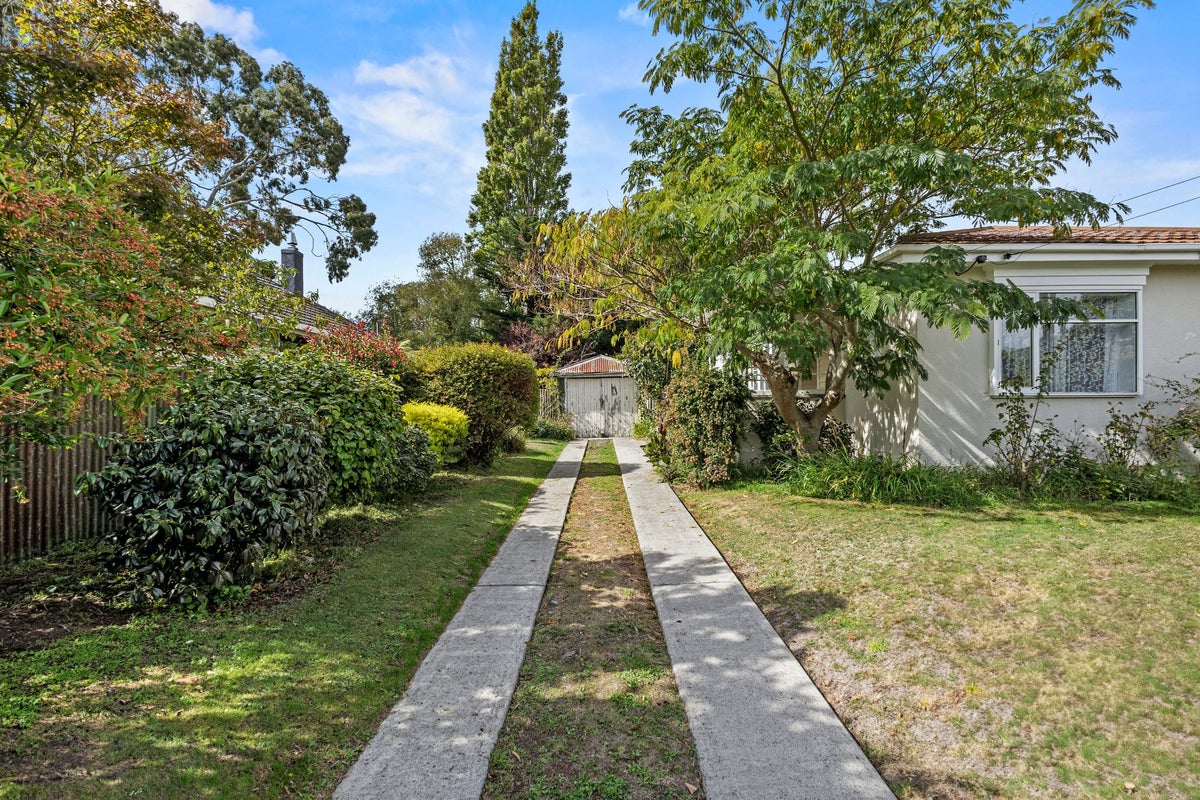 15 Bond Street, Waltham, Christchurch - Carousel 2