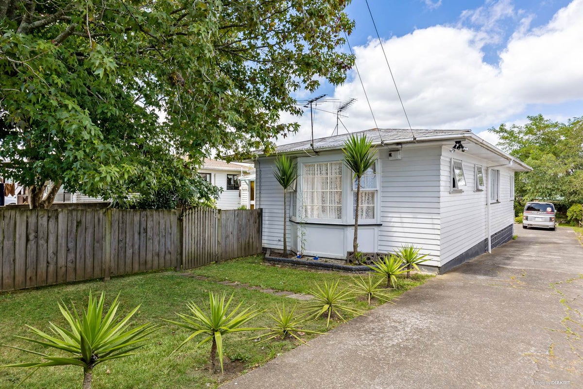 15 Hyde Street, Manurewa East, Auckland - Carousel 2