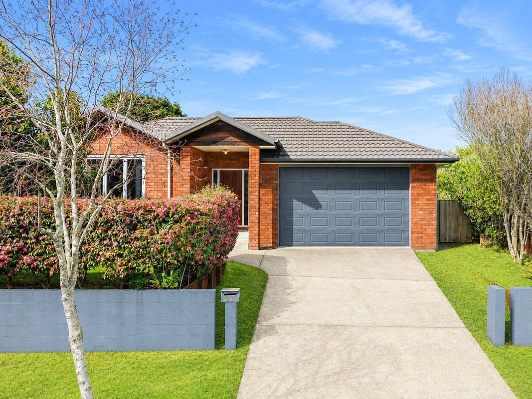 31 Saint James Drive, Huntington, Hamilton - Carousel 1
