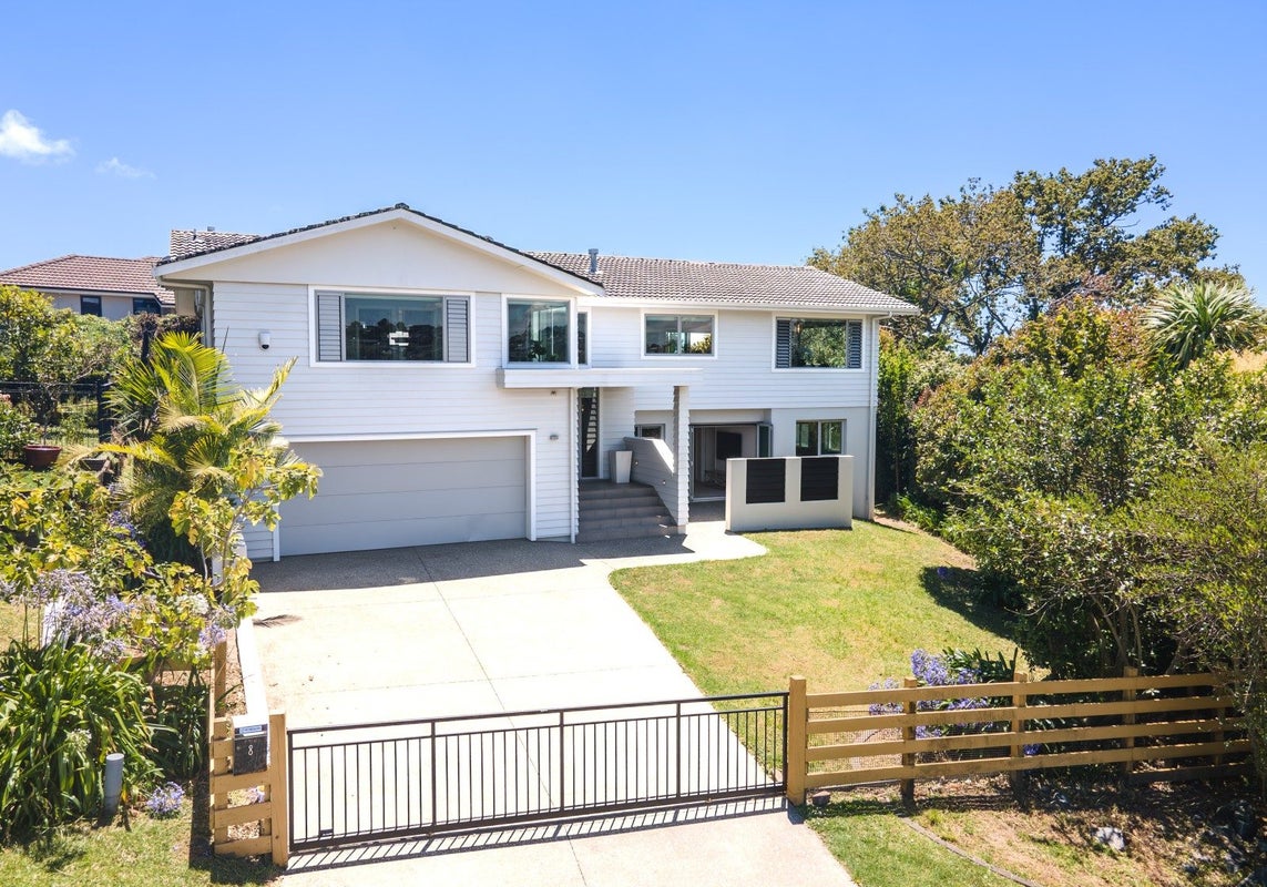 8 Page Point, Mellons Bay, Auckland - Carousel 2