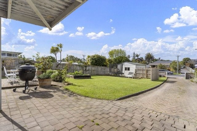 23 Hawke Crescent, Beachlands, Auckland - Carousel 17