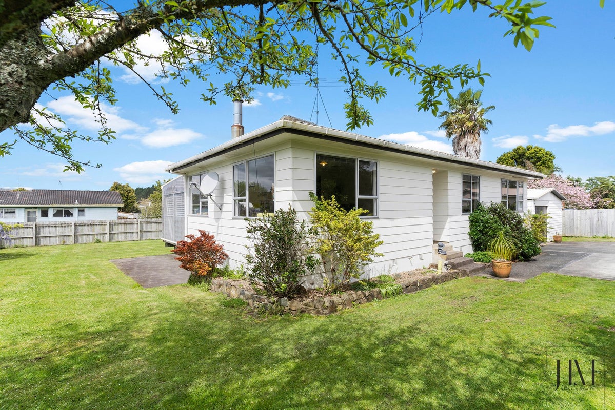 18 Leatham Crescent, Opaheke, Papakura - Carousel 1