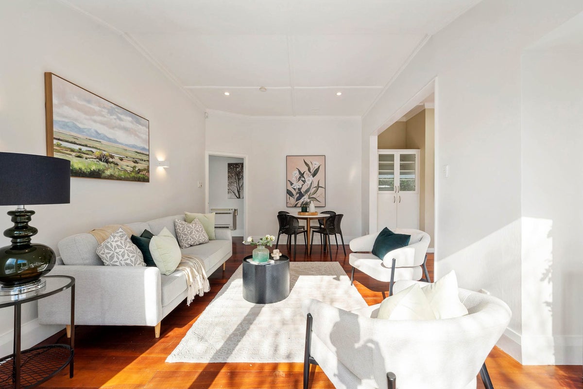 24 Wha Street, Lyall Bay, Wellington - Carousel 2