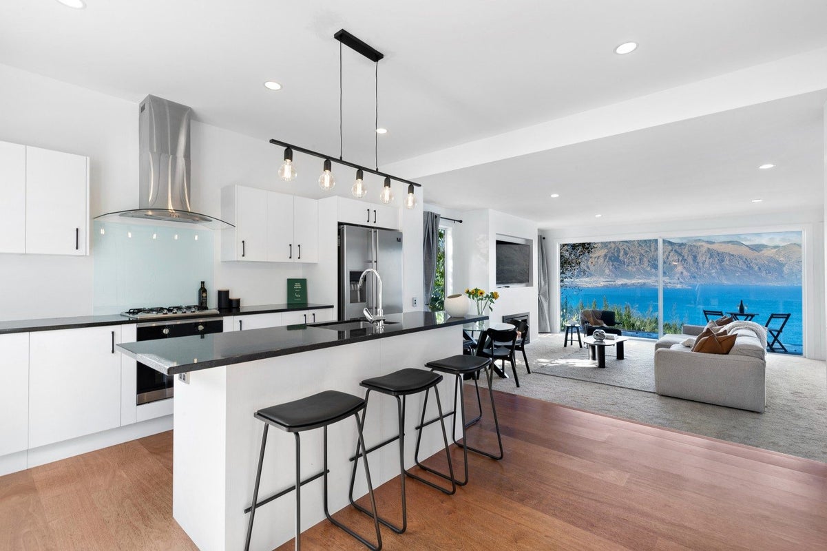 115 Wynyard Crescent, Fernhill, Queenstown - Carousel 1