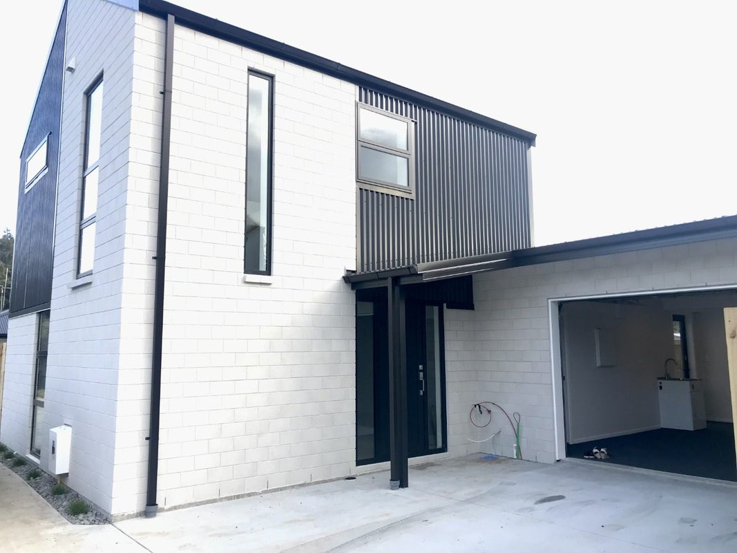 2/54A Claude Street, Fairfield, Hamilton - Carousel 1