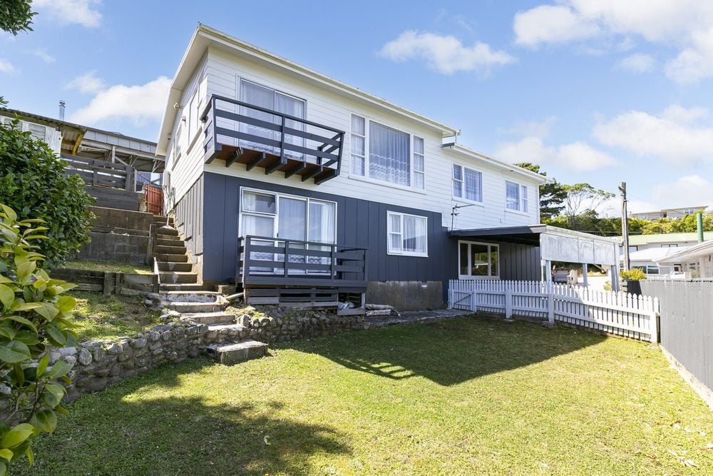 23 Griffiths Grove, Newlands, Wellington - Carousel 1