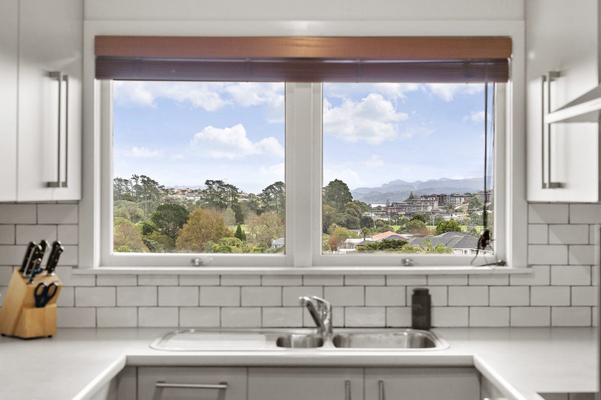 2/16 Penney Avenue, Mount Roskill, Auckland - Carousel 1