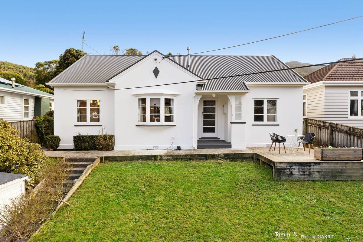 6 Hathaway Avenue, Karori, Wellington - Carousel 1