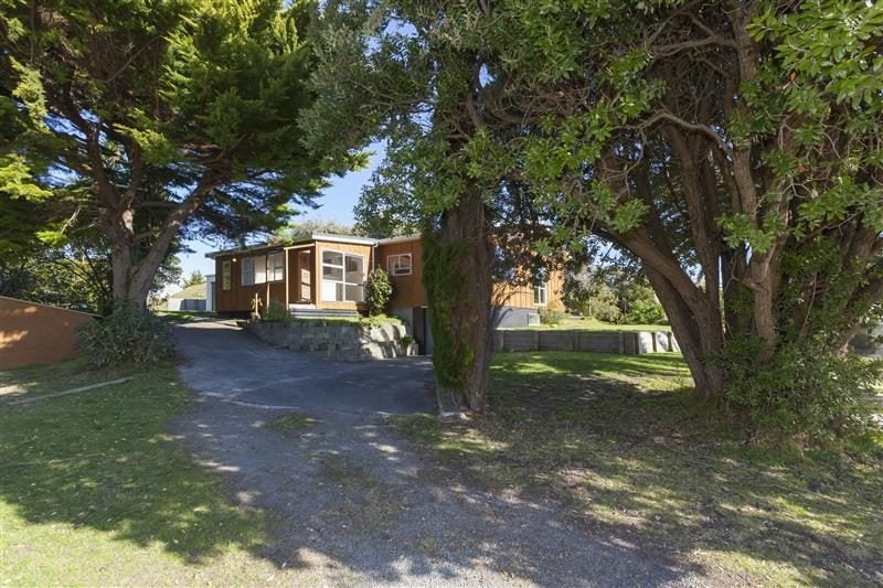 10 Kawau Grove, Waikanae Beach, Waikanae - Carousel 1