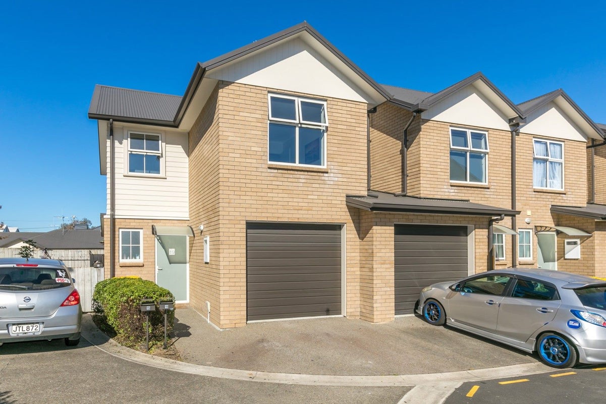 19 Chiefs Court, Hamilton East, Hamilton - Carousel 1