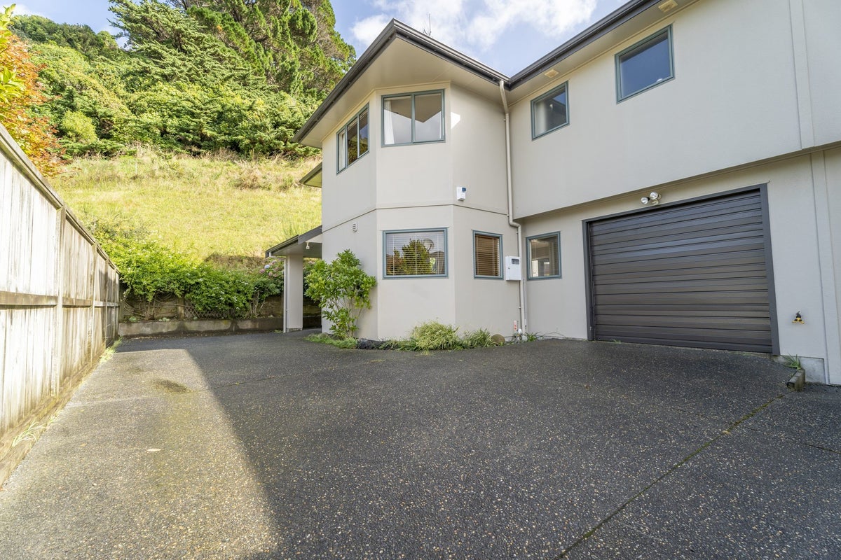 12A Chippenham Grove, Churton Park, Wellington - Carousel 1