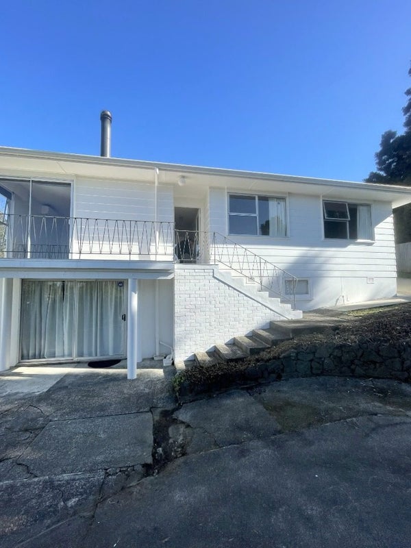 19 Finlow Drive, Te Atatu South, Auckland - Carousel 1