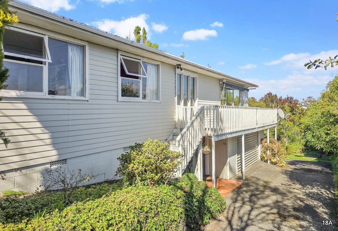 18A Dallinghoe Crescent, Milford, Auckland - Carousel 1