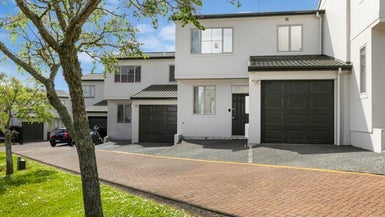 2/6 Nimstedt Avenue, Oteha, Auckland - Carousel 1