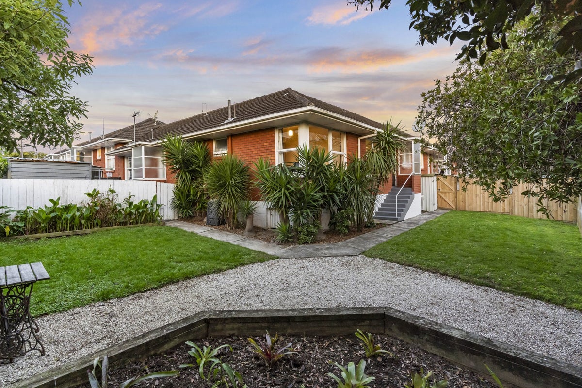 3/110 East Coast Road, Forrest Hill, Auckland - Carousel 1