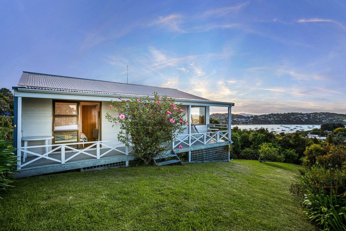 2 Newton Road, Oneroa, Waiheke Island - Carousel 2