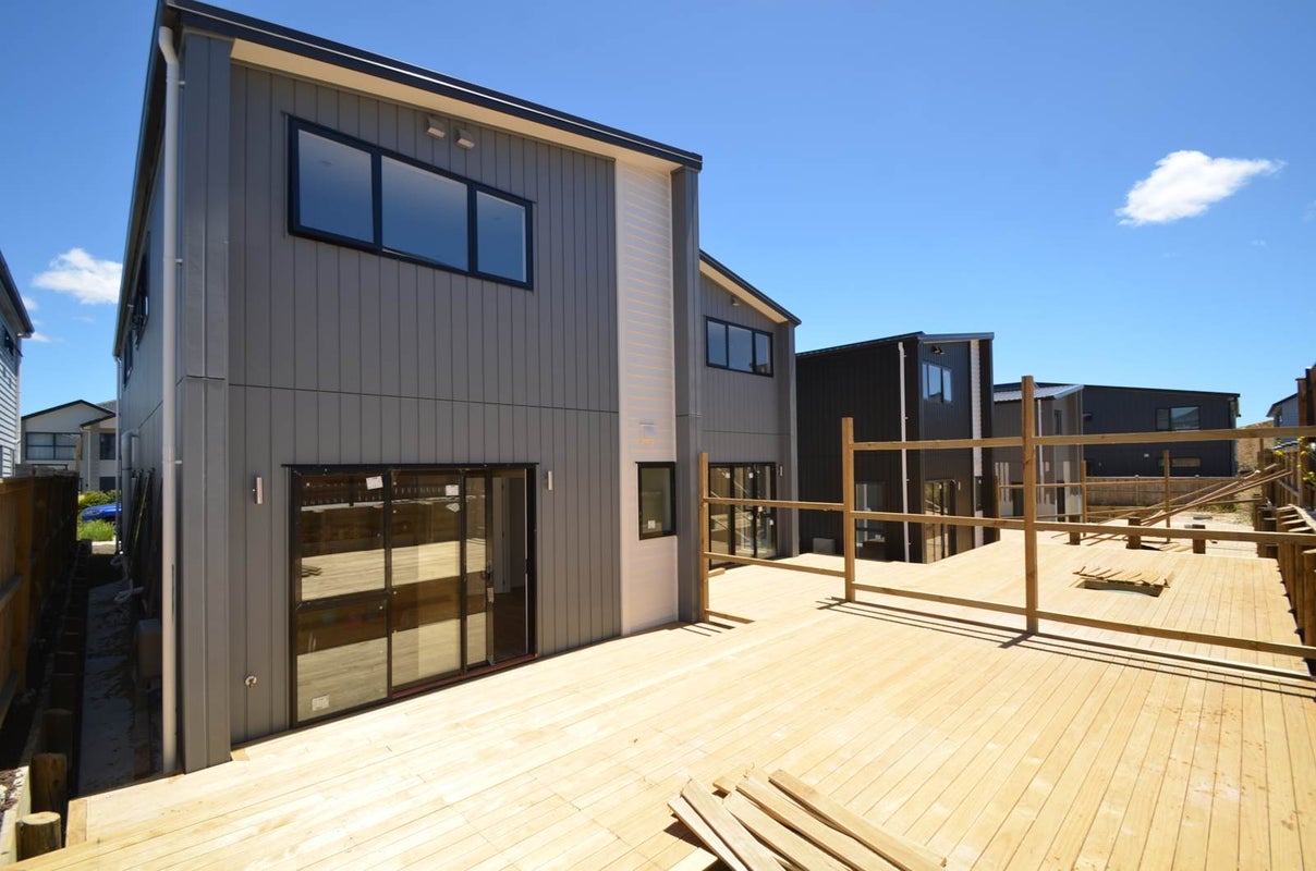 8B Christella Street, Flat Bush, Auckland - Carousel 2