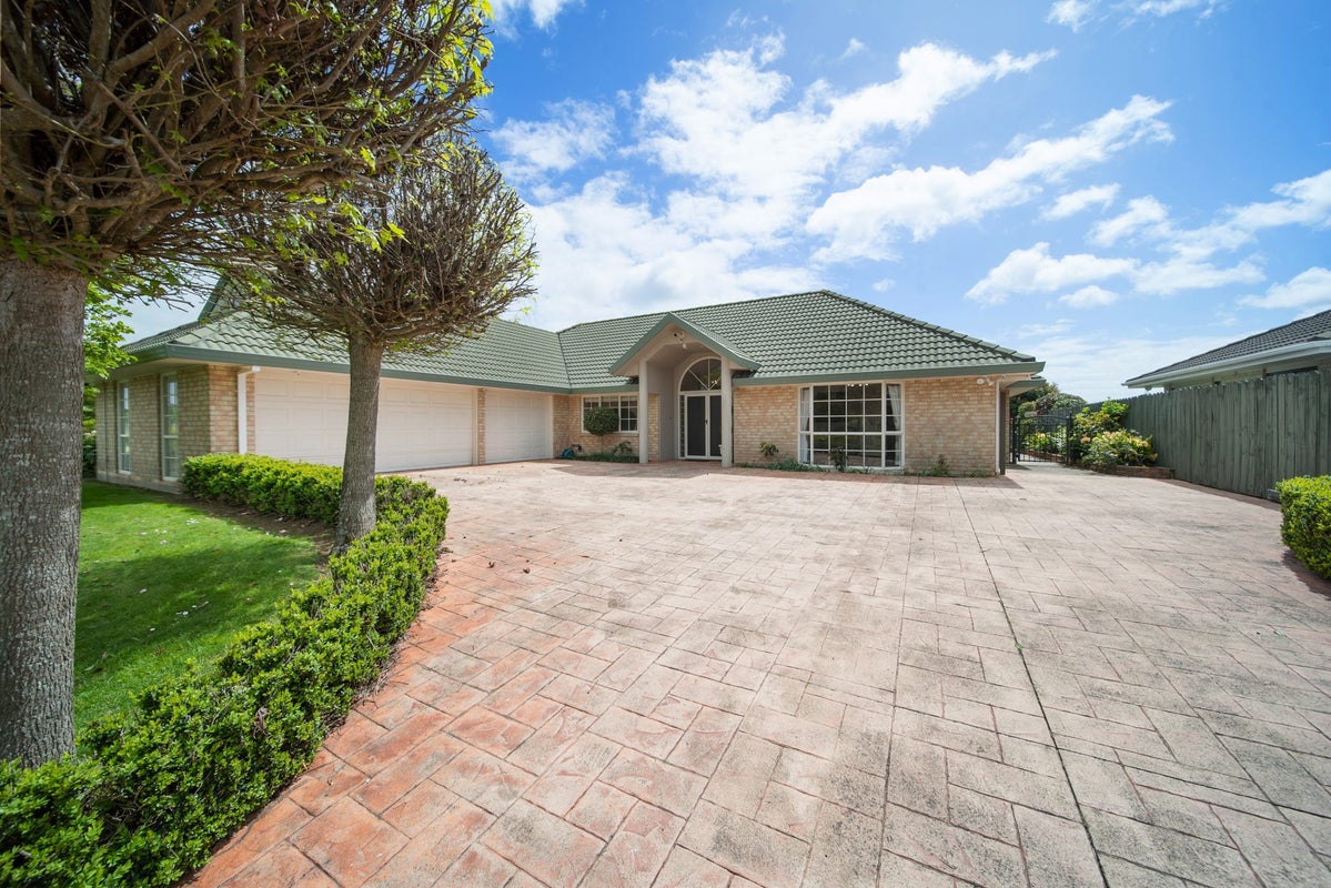 74 Rushgreen Avenue, Pahurehure, Papakura - Carousel 2