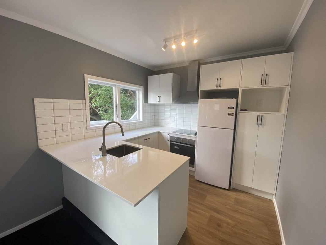 63 Overtoun Terrace, Hataitai, Wellington - Carousel 2