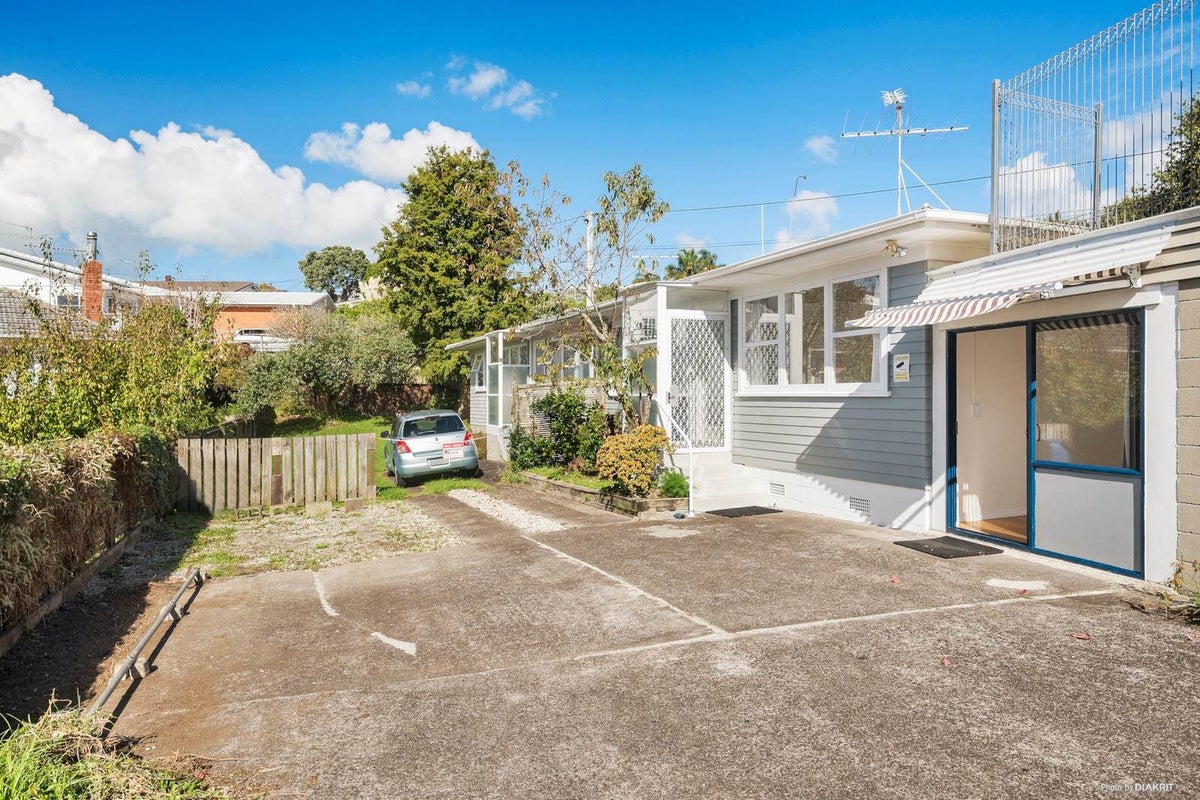 3/9 College Road, Northcote, Auckland - Carousel 1