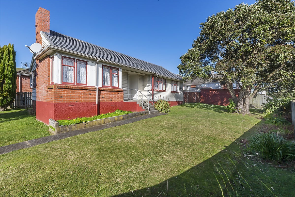 2 Arahura Crescent, Waitangirua, Porirua - Carousel 2