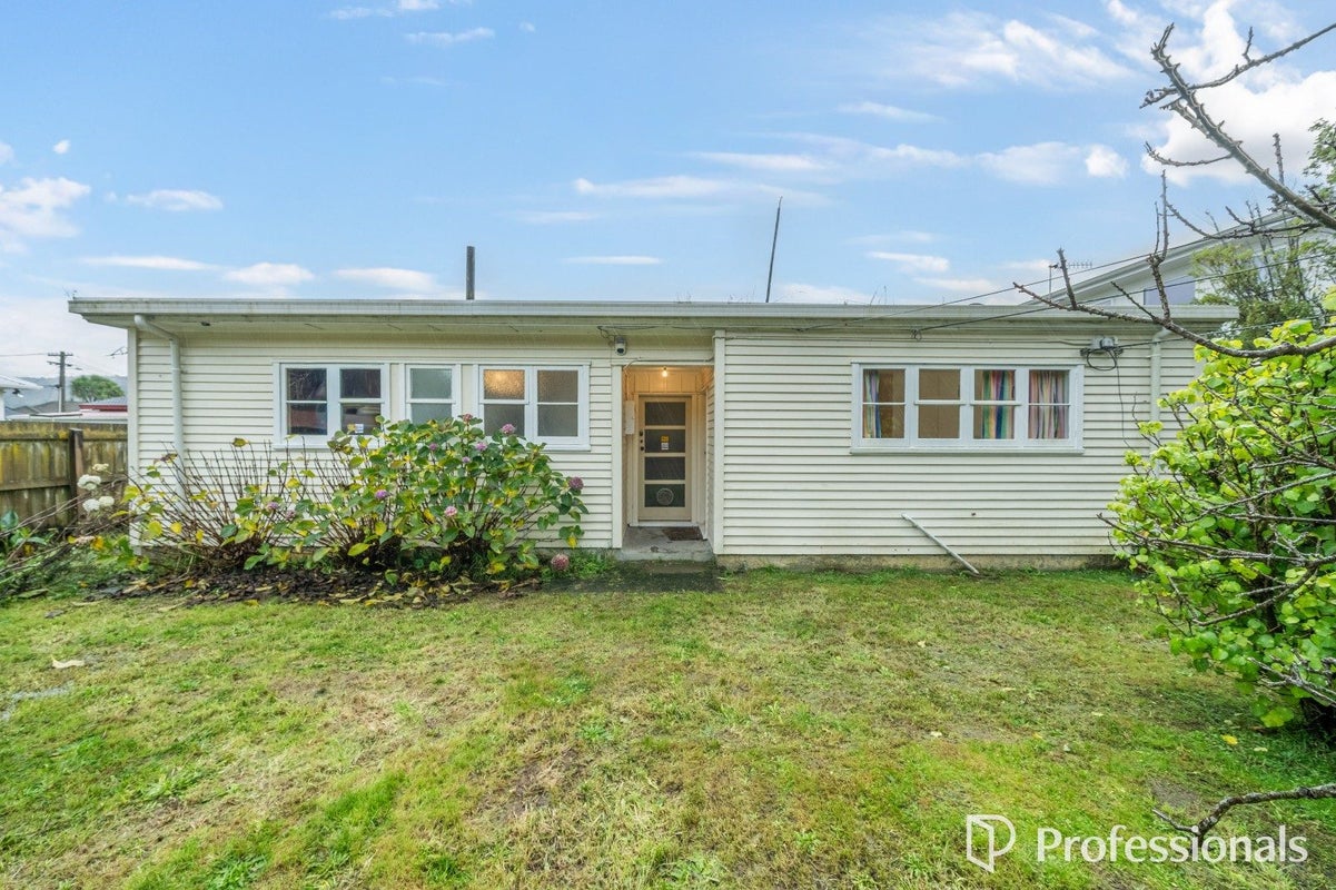 35 Farmer Crescent, Taita, Lower Hutt - Carousel 2