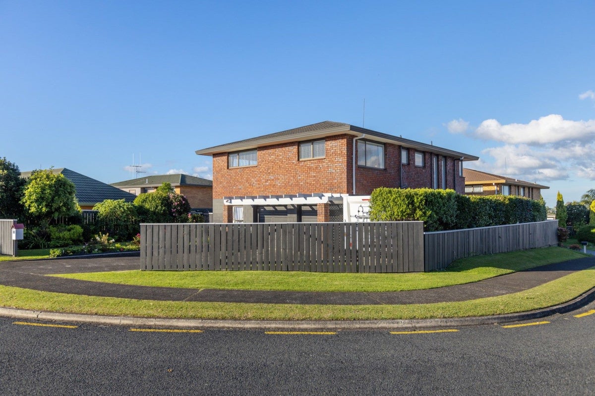 32A Whitaker Street, Otumoetai, Tauranga - Carousel 1