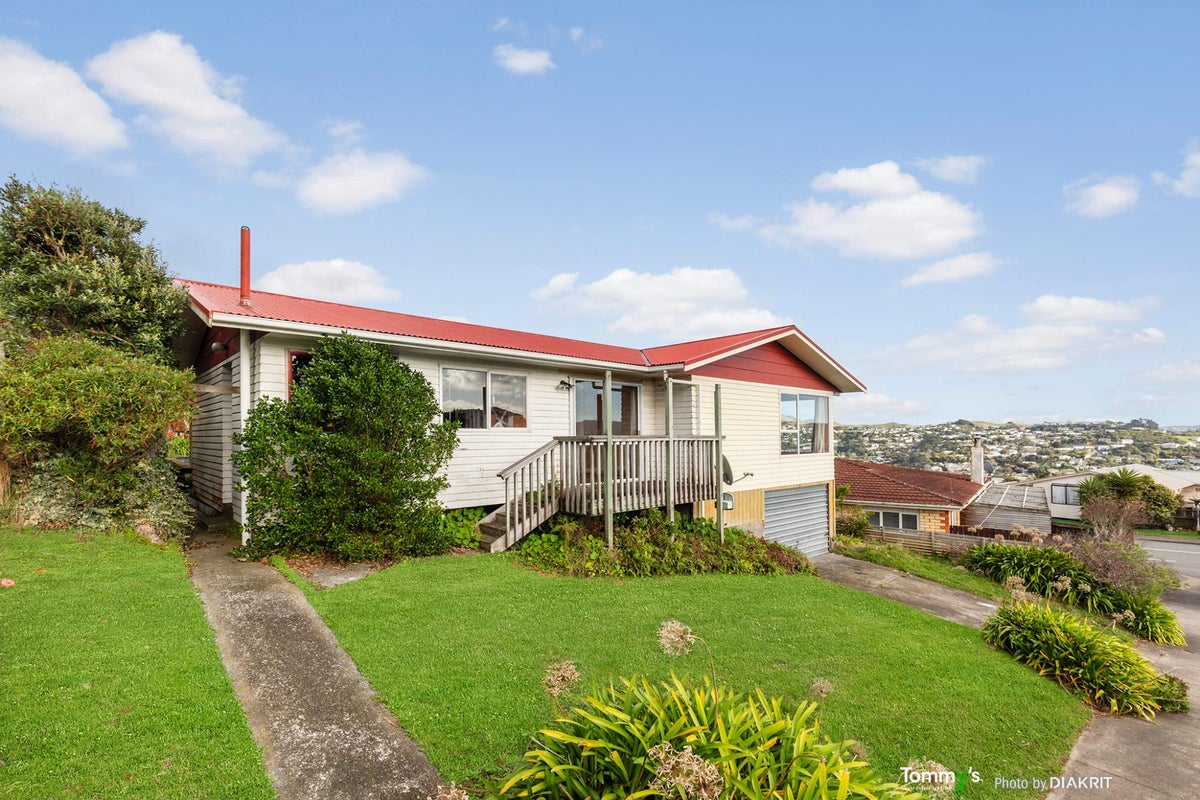 9 Gow Street, Newlands, Wellington - Carousel 1