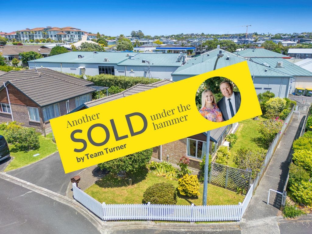 2 The Boulevard, Red Beach, Whangaparaoa - Carousel 1