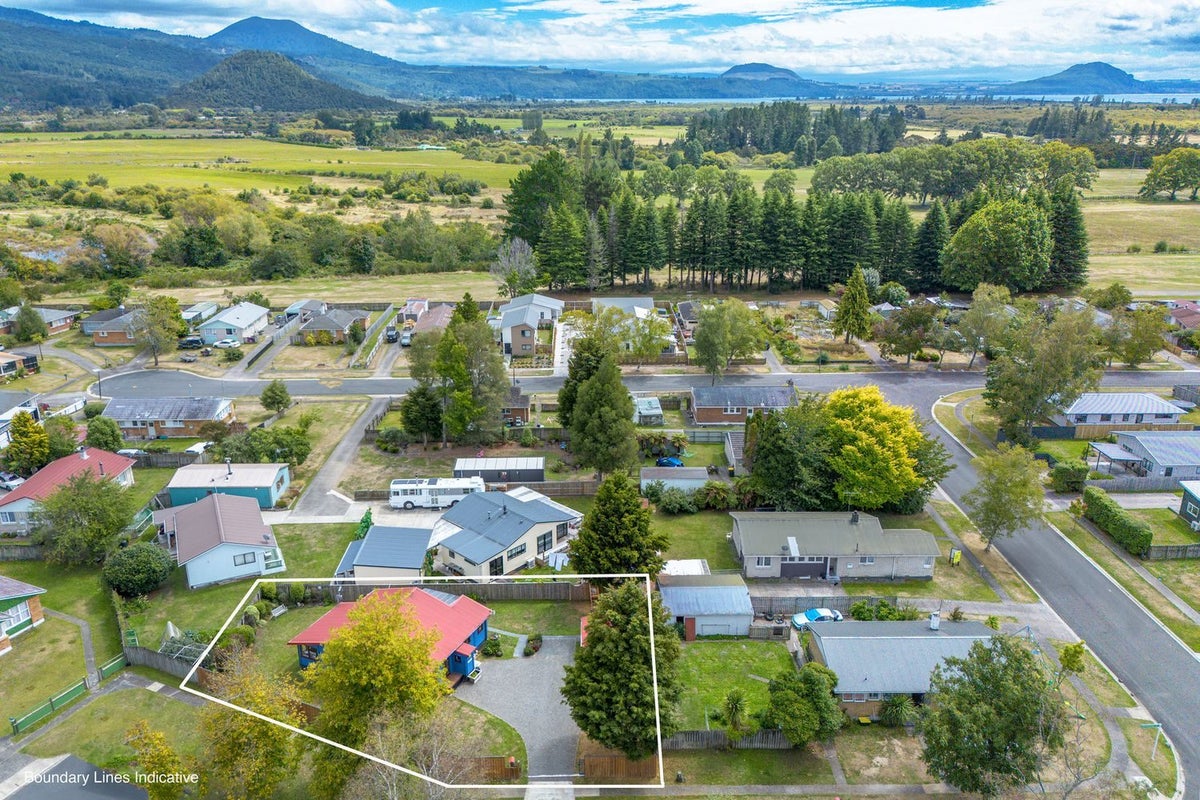 4 Parekarangi Grove, Turangi, Turangi - Carousel 27