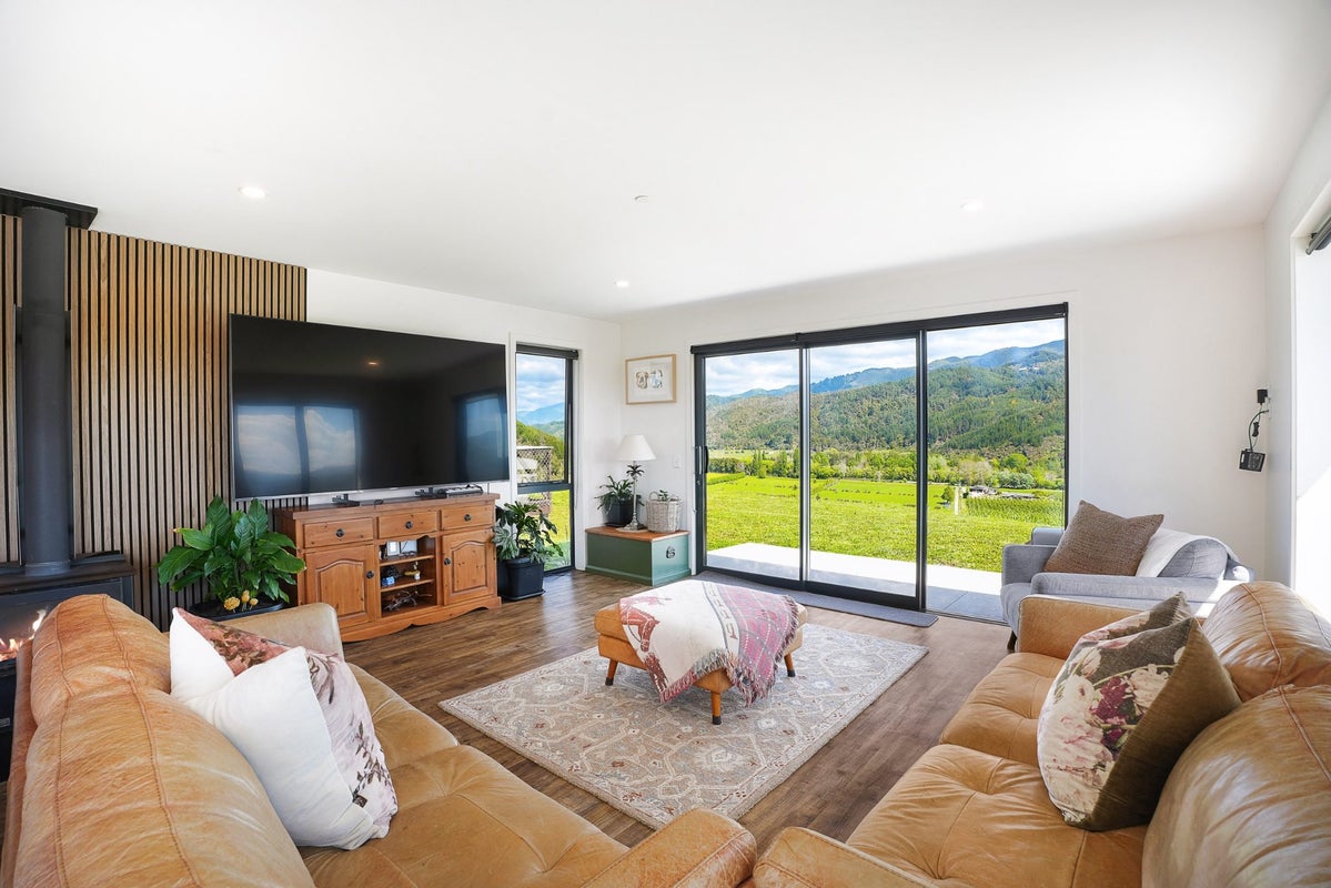38 Pineview Way, Motueka - Carousel 1