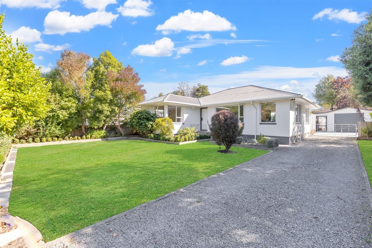 7 Pinehurst Crescent, Russley, Christchurch - Carousel 1