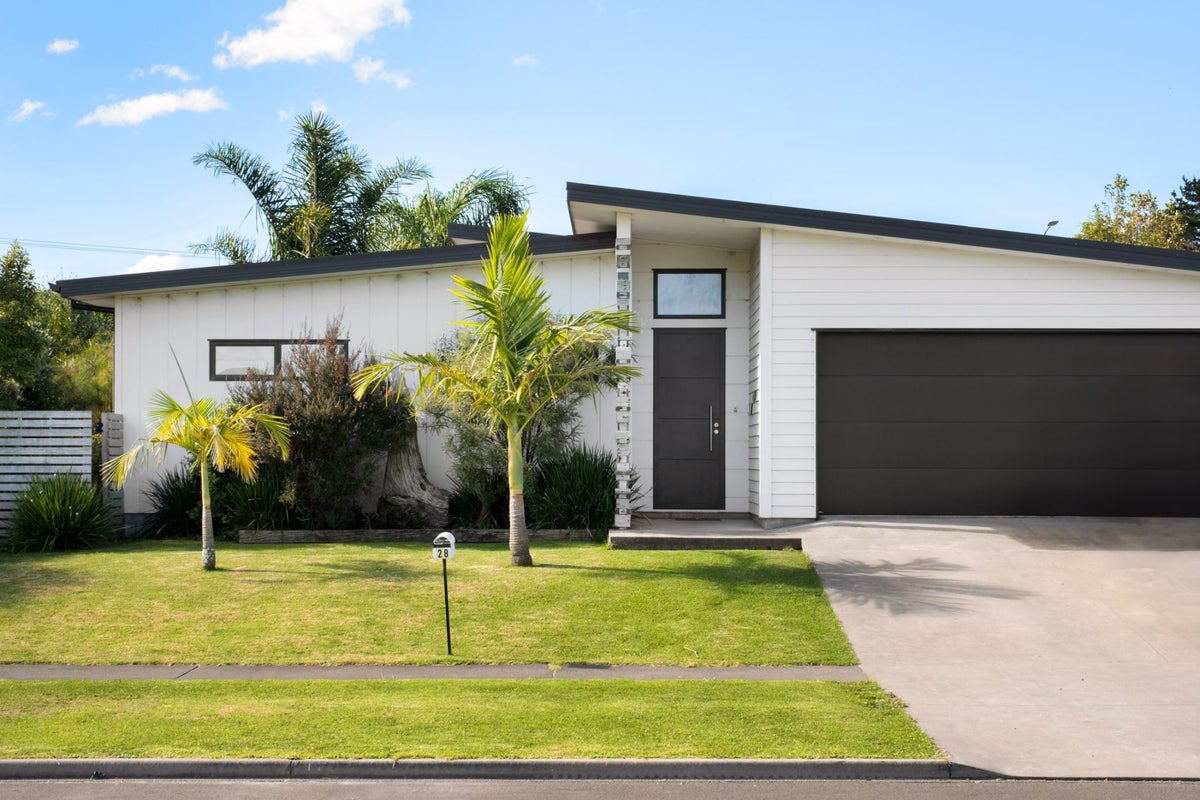 28 Hamilton Drive, Wainui, Gisborne - Carousel 1