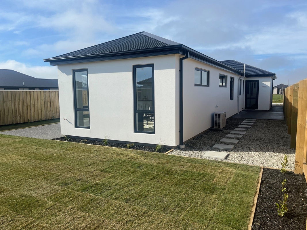 31 Weaver Street, Woodend, Woodend - Carousel 2