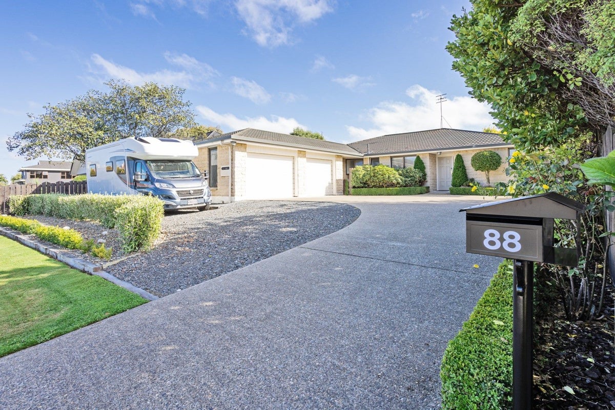 88 Terrace Street, Rosedale, Invercargill - Carousel 1