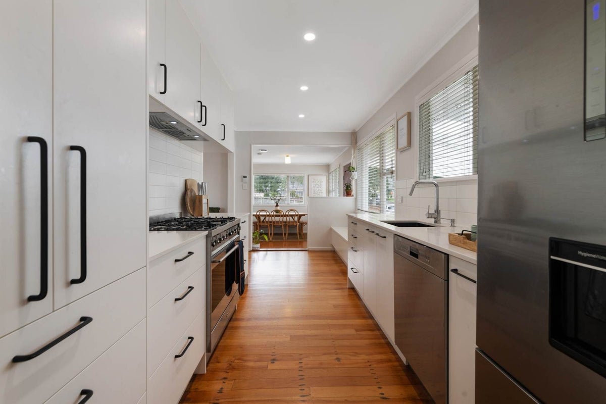 16 Wheatley Avenue, Pakuranga, Auckland - Carousel 1