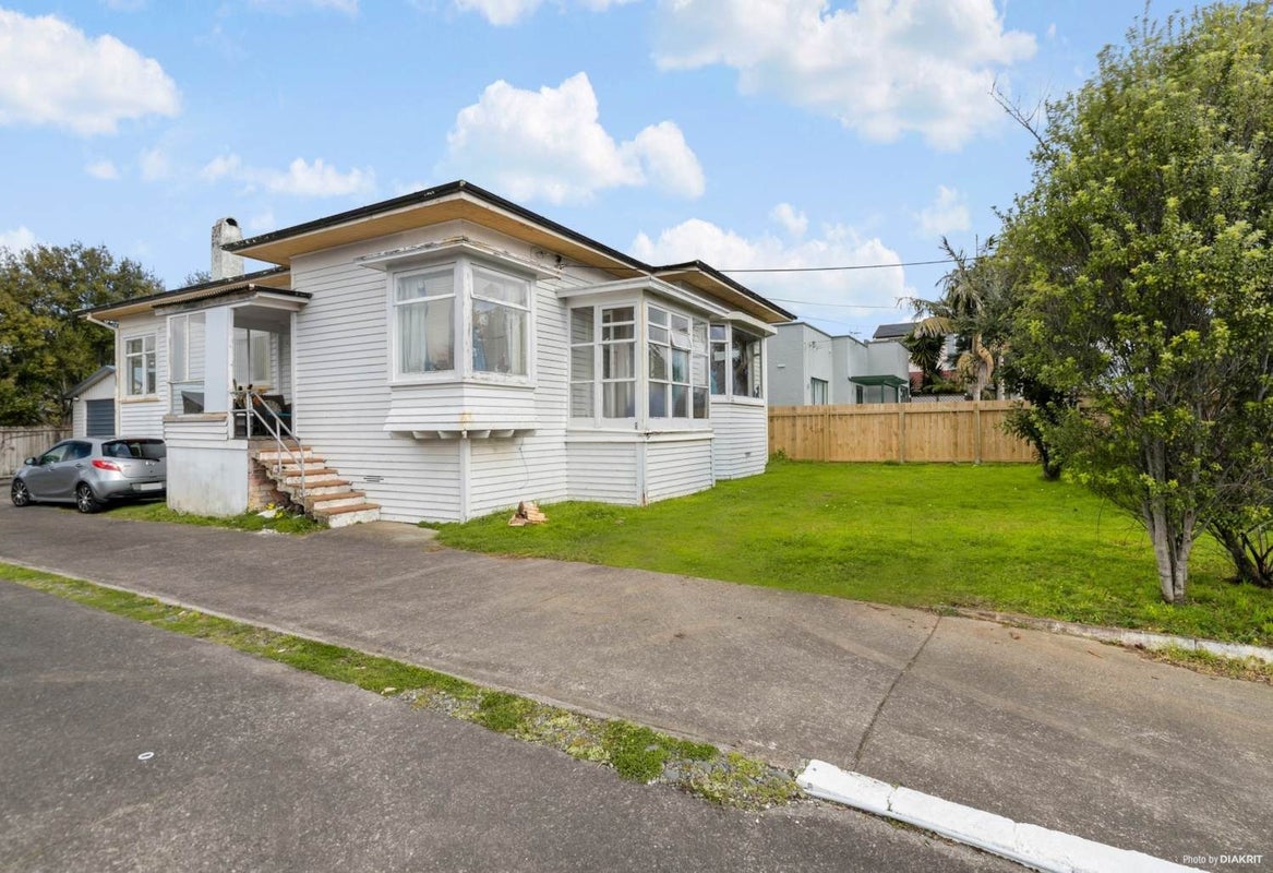 120 Hutchinson Avenue, New Lynn, Auckland - Carousel 1