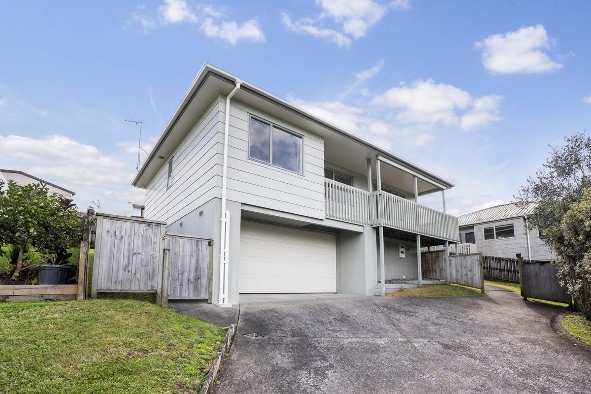 2/34 Elizabeth Drive, West Harbour, Auckland - Carousel 1