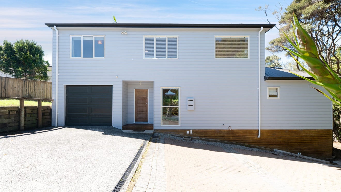 36A Valley View Road, Glenfield, Auckland - Carousel 1