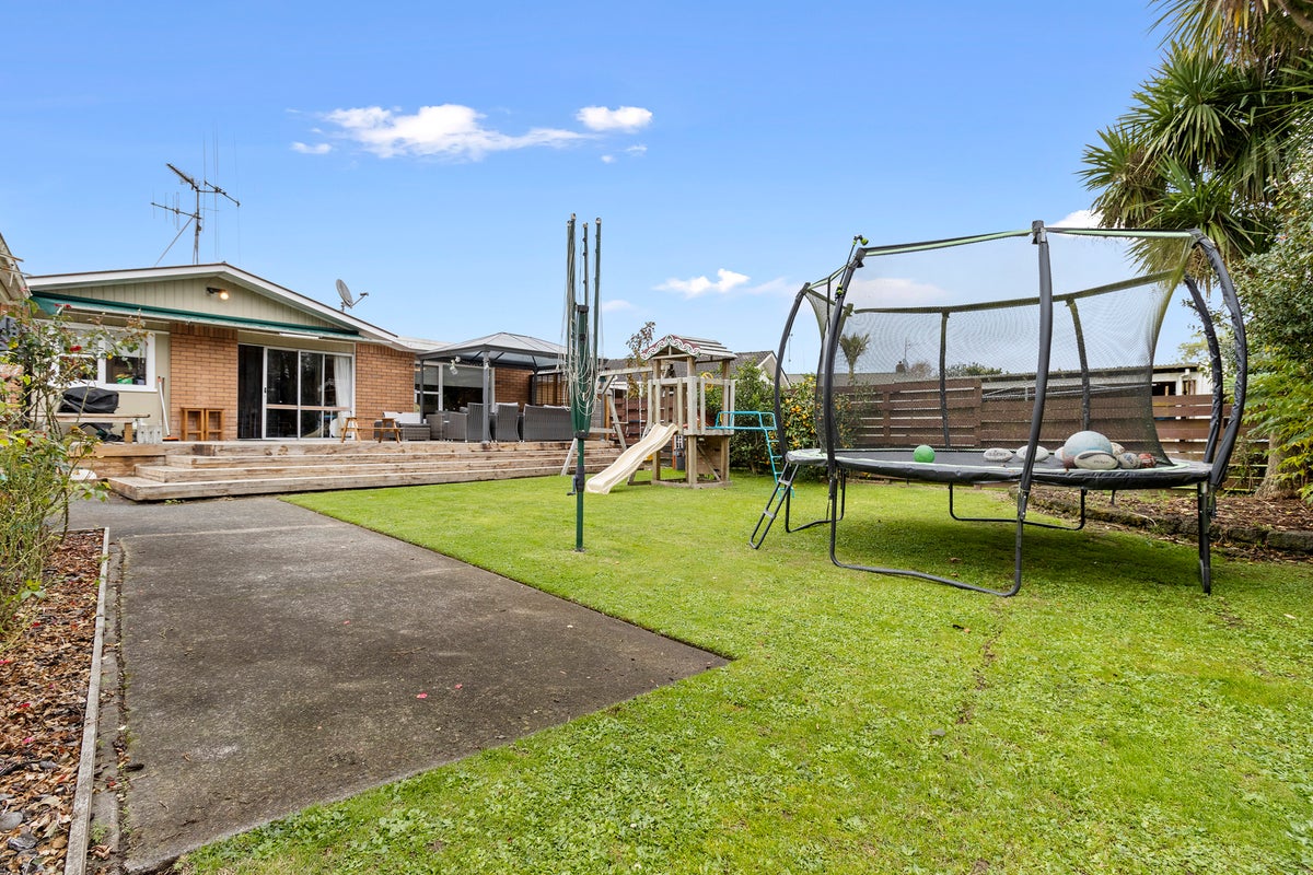 21 Te Anau Place, Glenview, Hamilton - Carousel 1