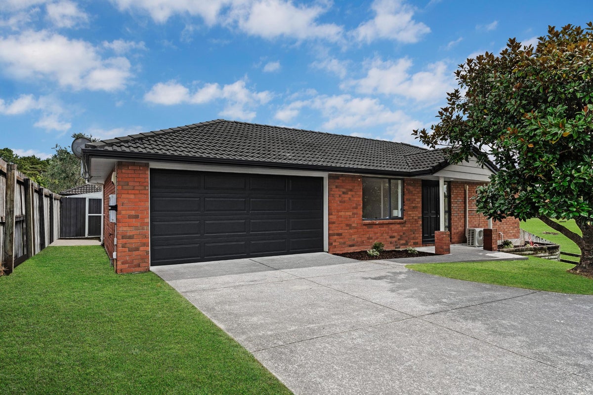 31 Misty Valley Drive, Henderson, Auckland - Carousel 1
