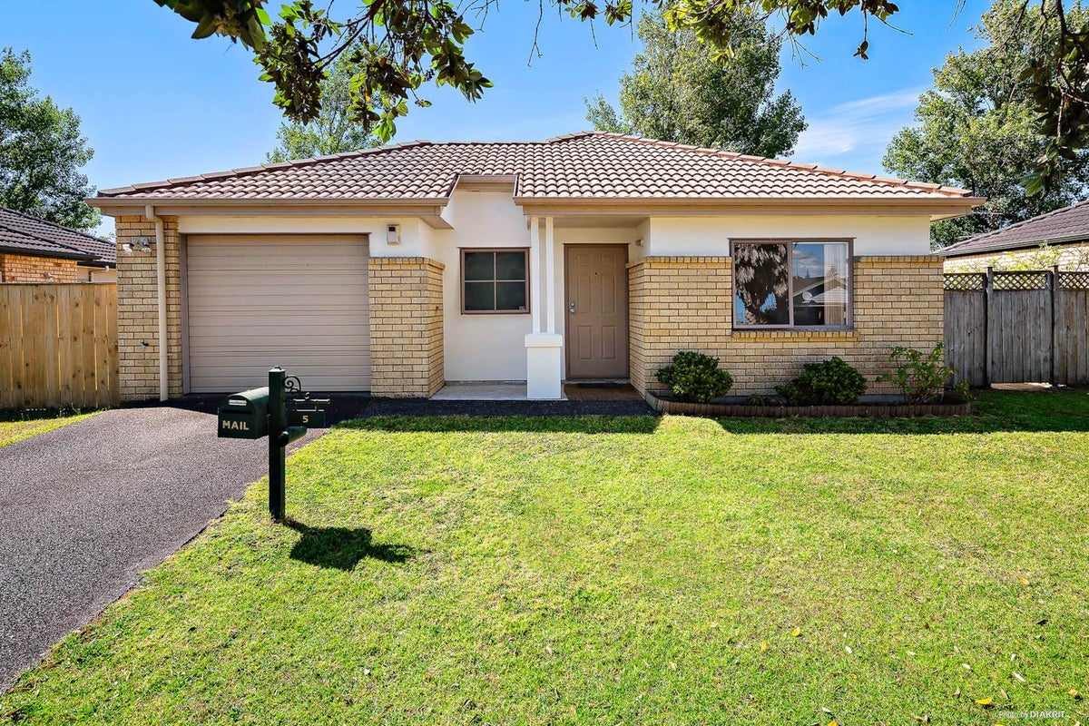 5 Ashmere Lane, Weymouth, Auckland - Carousel 1