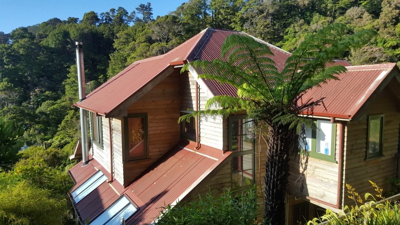34 Moana Road, Days Bay, Lower Hutt - Carousel 1