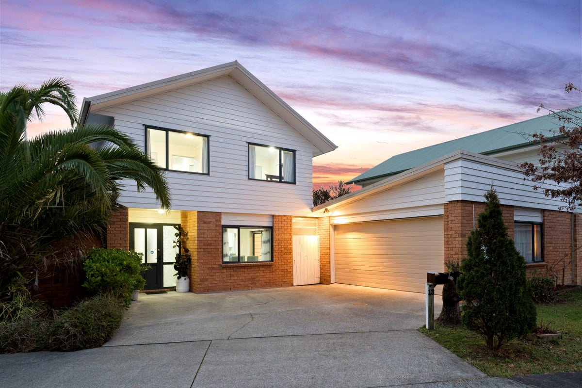 13 Pyramid Place, Glen Eden, Auckland - Carousel 2