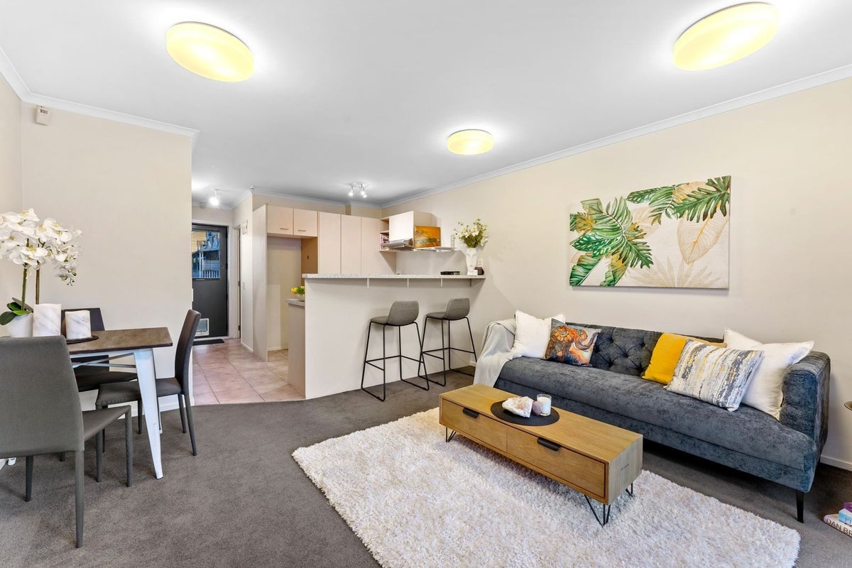 30/5 Carolina Place, Albany, Auckland - Carousel 2